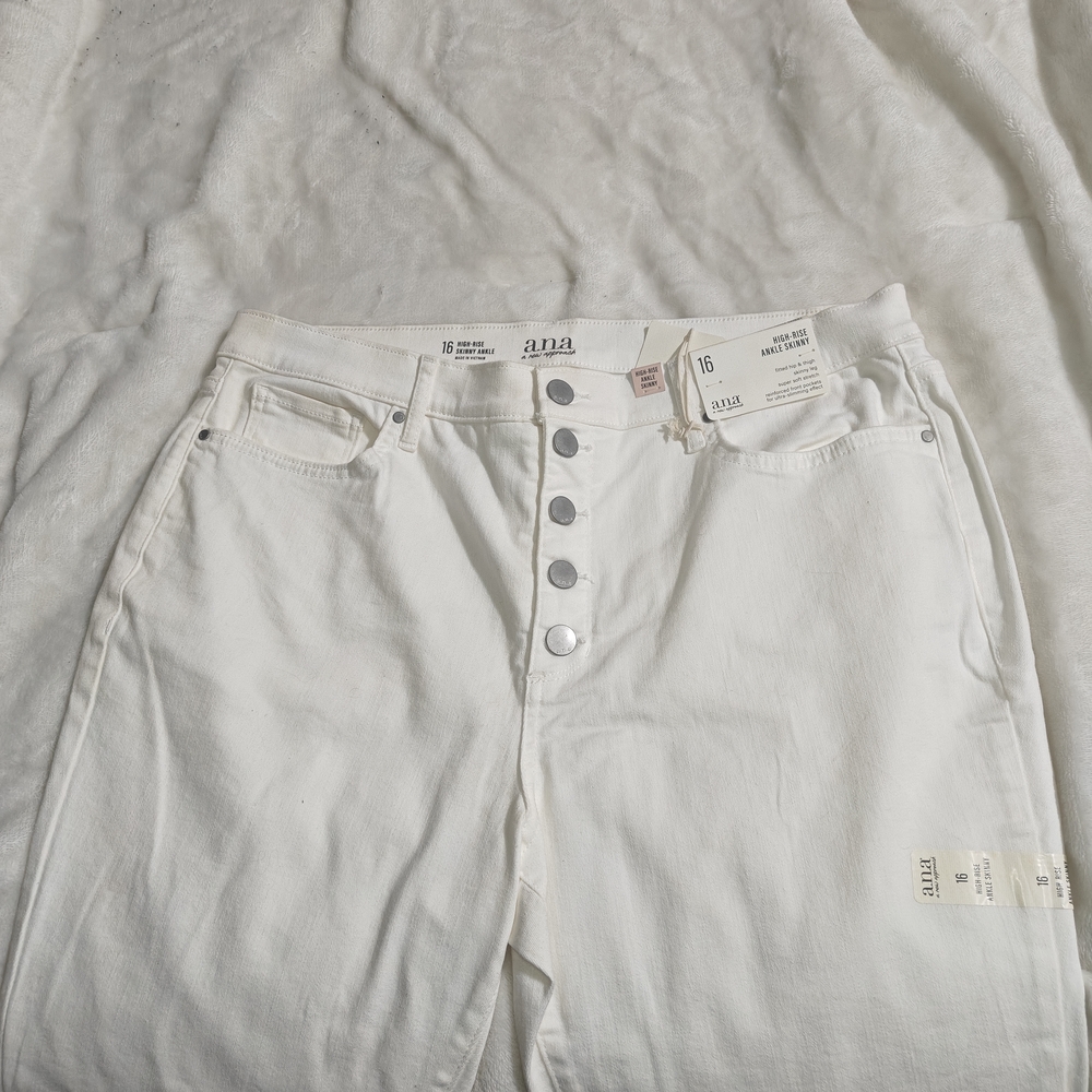 a.n.a Women's High-Rise White Button-Fly Jeans